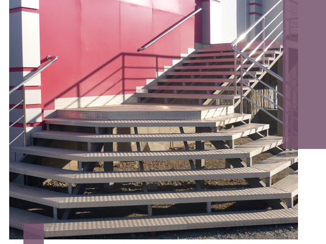 Лестницы для магазина в Губкине — изготовление и монтаж