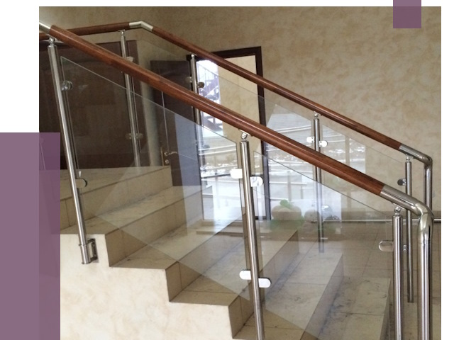 Комбинированные перила из металла и дерева в Губкине