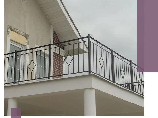 Изготовление балконных ограждений в Губкине из металла и стекла